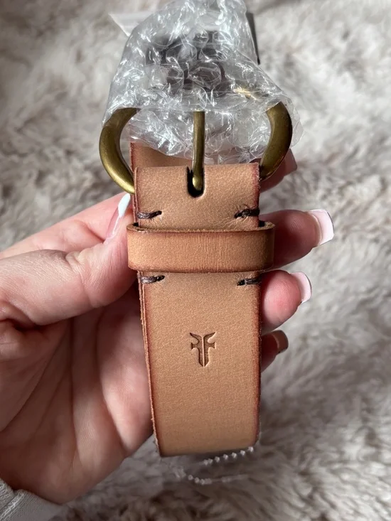 Frye Tan Genuine Leather Belt with Brushed Metal Buckle NWT - Picture 3 of 5